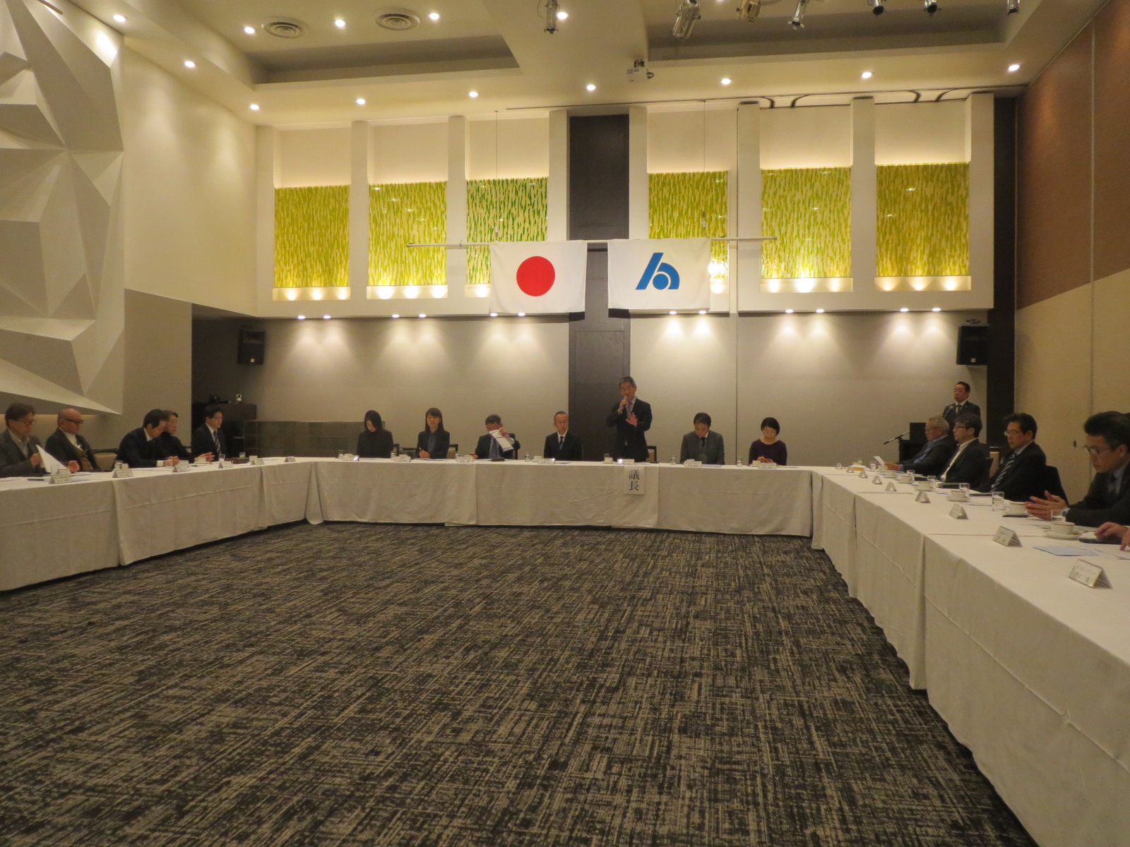 女性部会チャリティーバザー寄付贈呈式