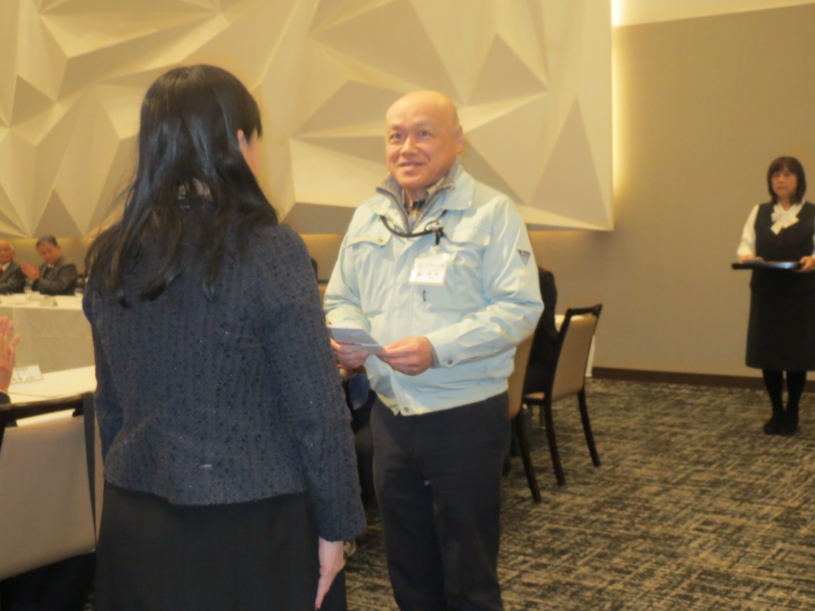 女性部会チャリティーバザー寄付贈呈式