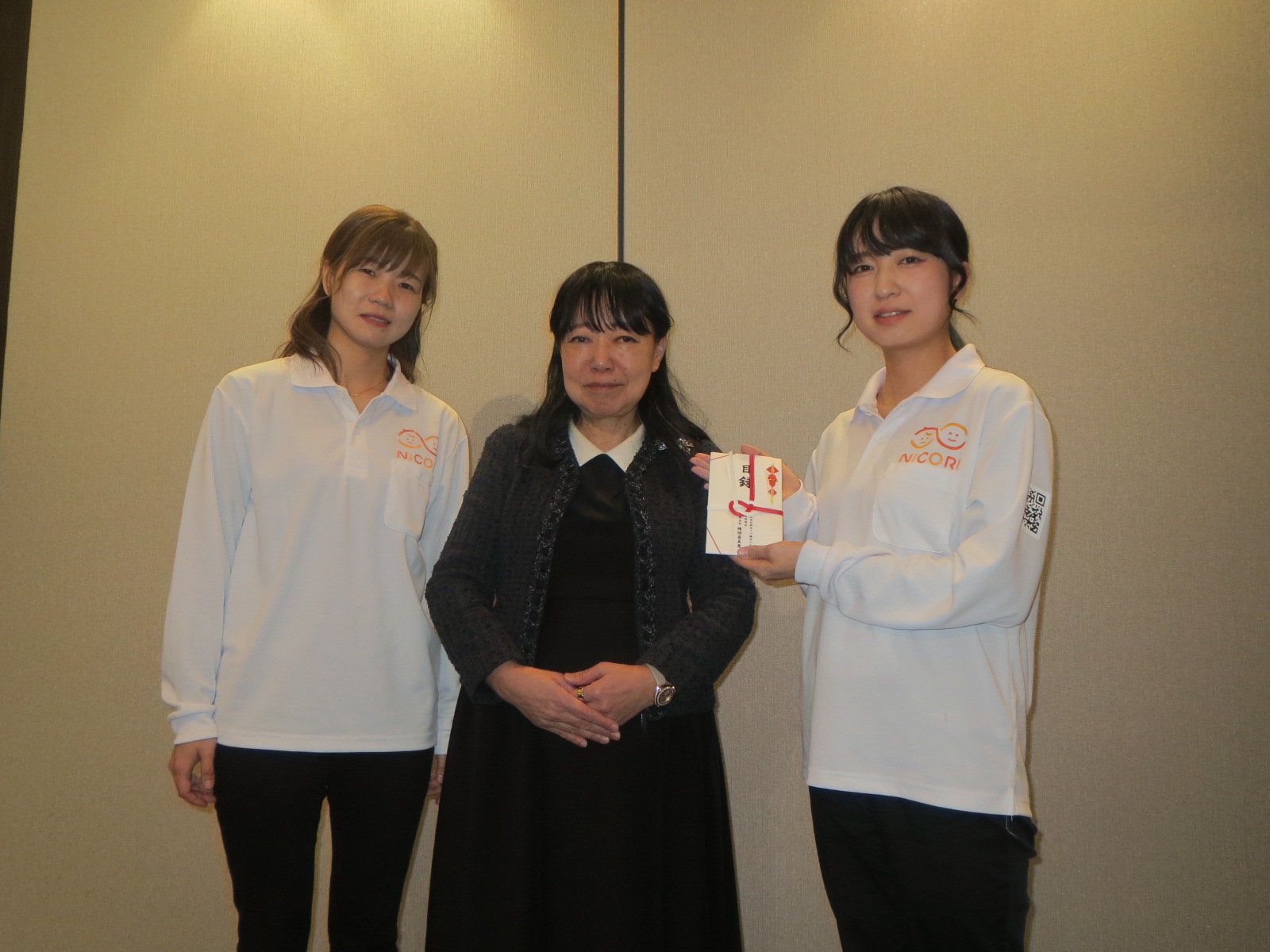 女性部会チャリティーバザー寄付贈呈式